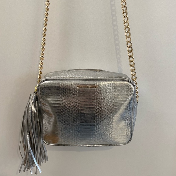 <3 Victoria’s Secret Silver metallic crossbody bag - Picture 4 of 5